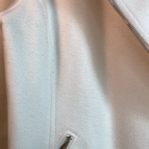 MIDI length off white asymmetrical zipper with sheared collar. Full zip XL. 302 - Picture 4 of 8